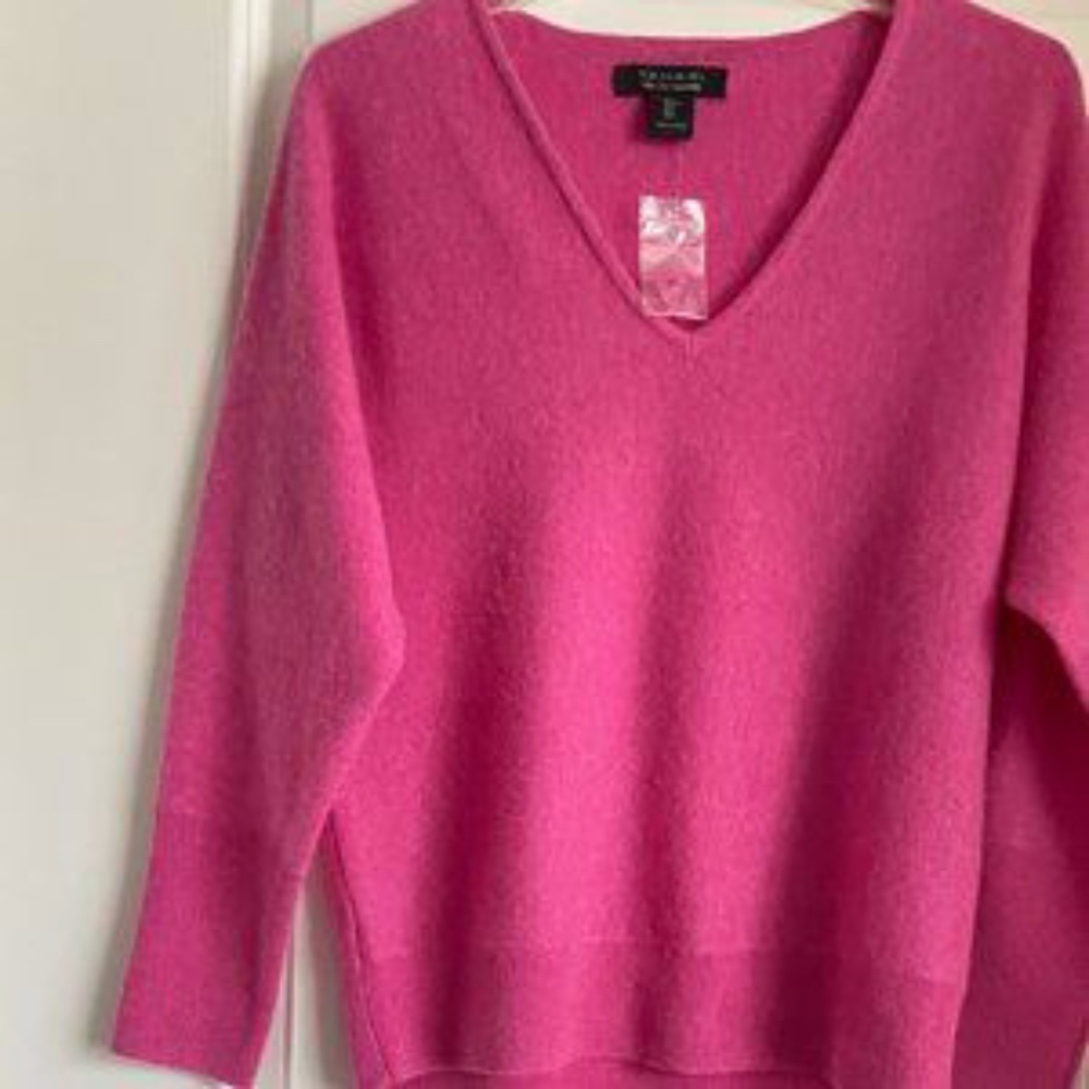 Tahari NWT pretty pink cashmere sweater size L